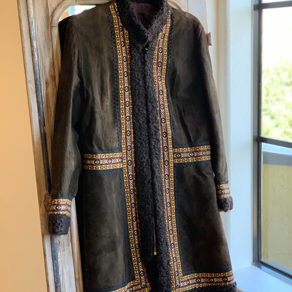 ⭐️SALE!!! Auth. Vintage Suede Embroidered Coat WARM⭐️